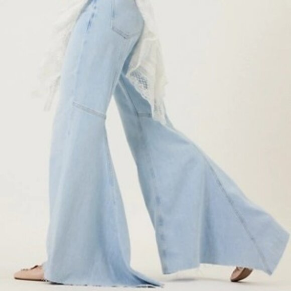 Free People Denim - Boho We The Free Live Wire Flare  / Bell Bottom Jeans - 31S